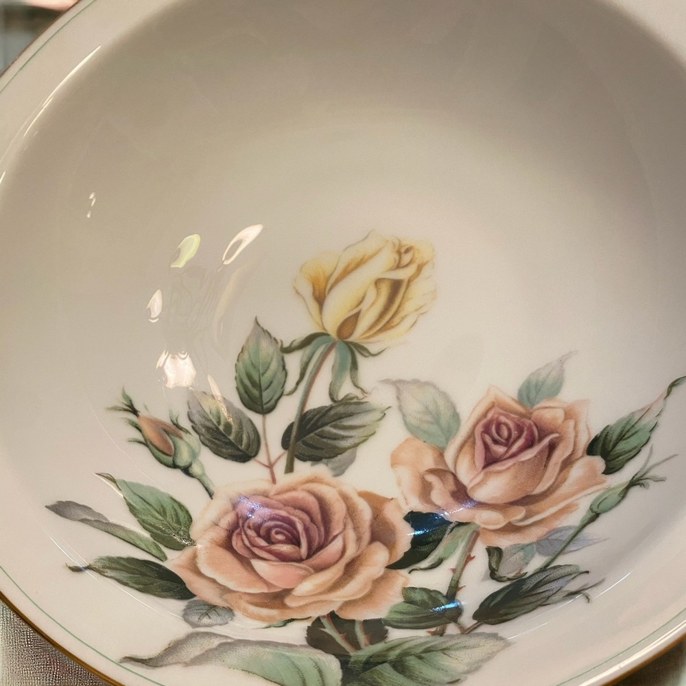 Kent China Trio Pattern serving bowl in mint condition. - Picture 3 of 5